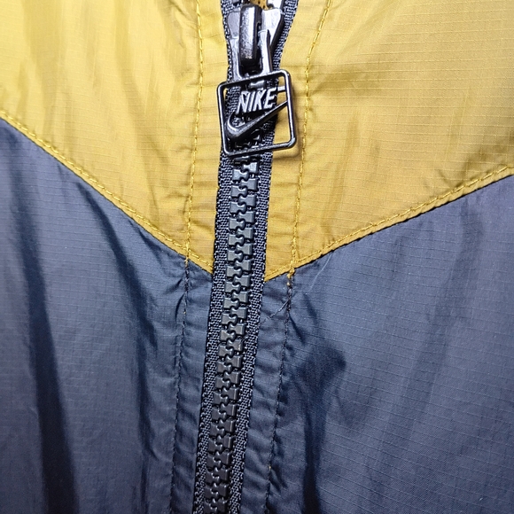Nike Black and Olive Green Hooded Windbreaker - Picture 5 of 7